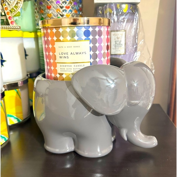 COPY - NEW BBW Elephant Pedestal 3-Wick Candle Holder (candle not included) - Picture 2 of 4